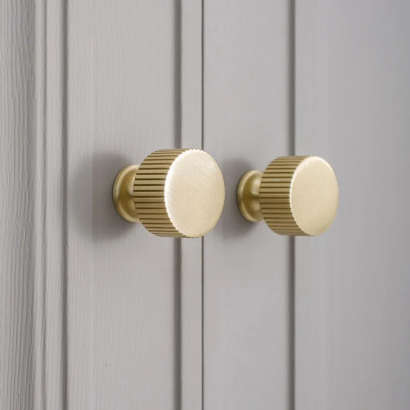 knop goud mat groot rond - Sis and Me // Meubelverf en meubel restyling knop goud mat groot rond - Sis and Me // Meubelverf en meubel restyling